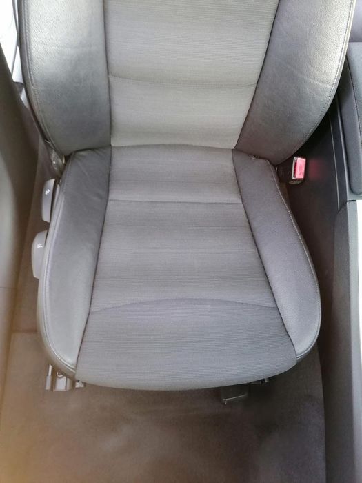 Inchiriez aspirator injecție-extracție karcher