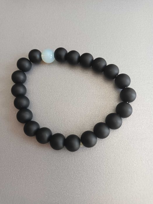 Гривна вулканичен камък и лунен камък