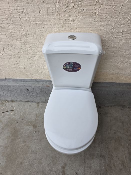 Унитаз в хорошем состояние