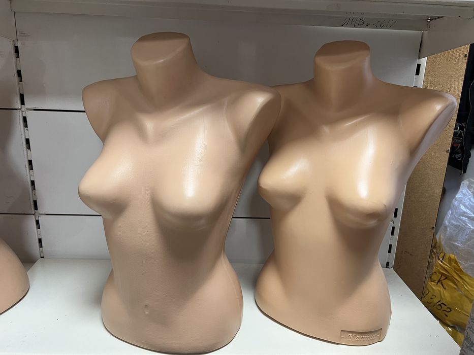 Манекены, вешалки