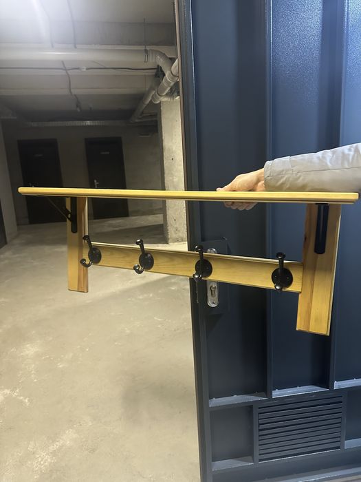 Продам вешалку для курток