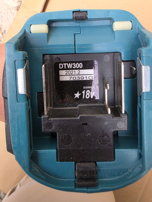 Makita Masina de insurubat cu impact DTW300 / original, nou