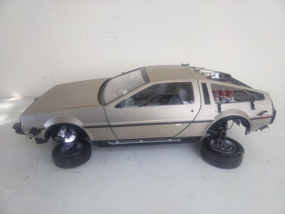 DELOREAN DMS 12 лят модел в мащаб 1/8 
Back to the Future
Premium 1982