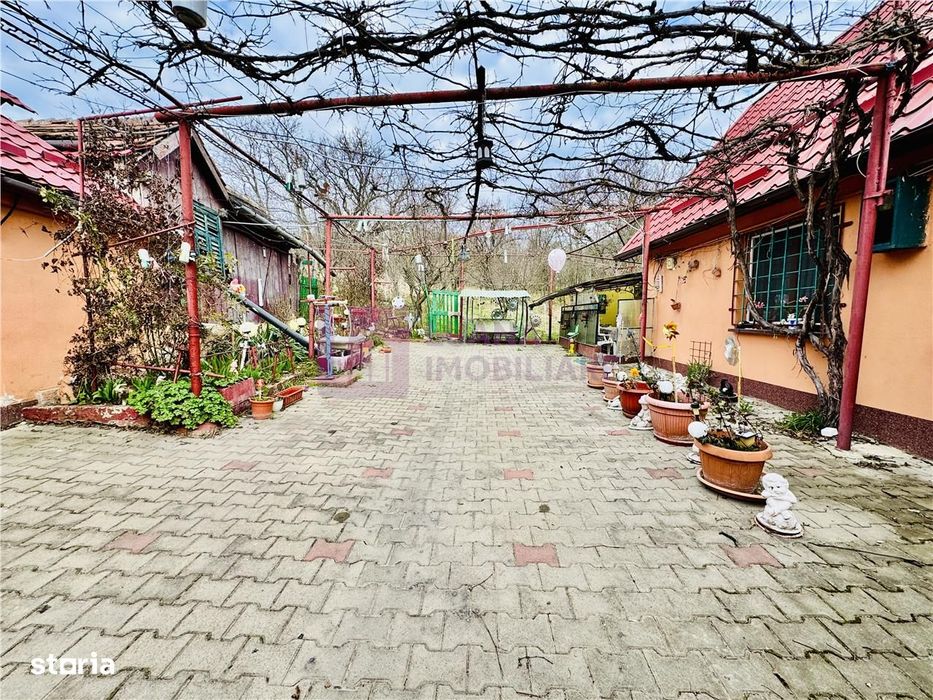 Casa individuala de vanzare in Nucet | Rosia | teren 747 mp | livada,