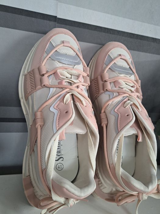 Дамски кецове 40