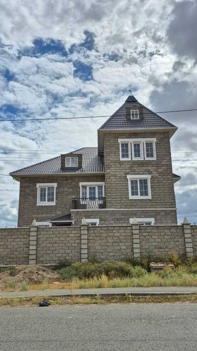 Прекрасный недострпоенный дом