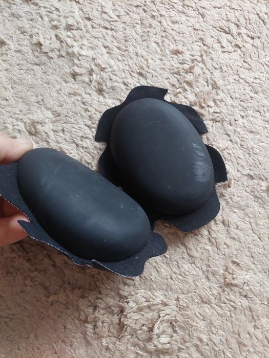 Slidere moto pentru pantaloni ,stare foarte buna