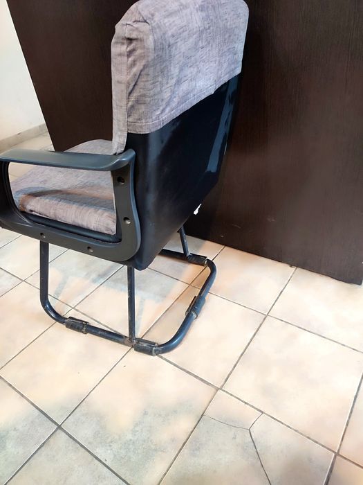 Продам стул с чехлом.