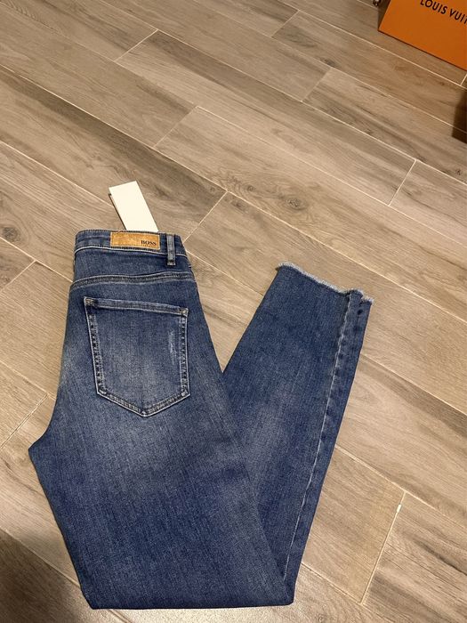 Skinny jeans BOSS de la 800 RON la 300 ron