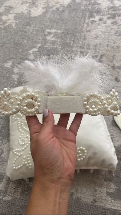 Ак жол, платье, тиара