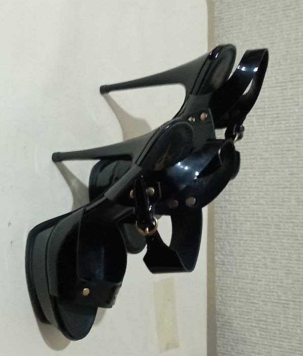 Женский бренд обувь, кожа "YveSanLaurent" оригинал,38 размер.