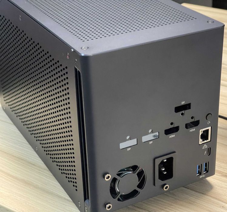 AORUS GAMING BOX – външен корпус за видеокарта (eGPU)