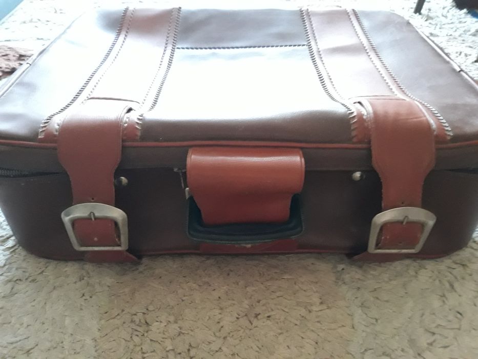чемодан б.у. средний размер