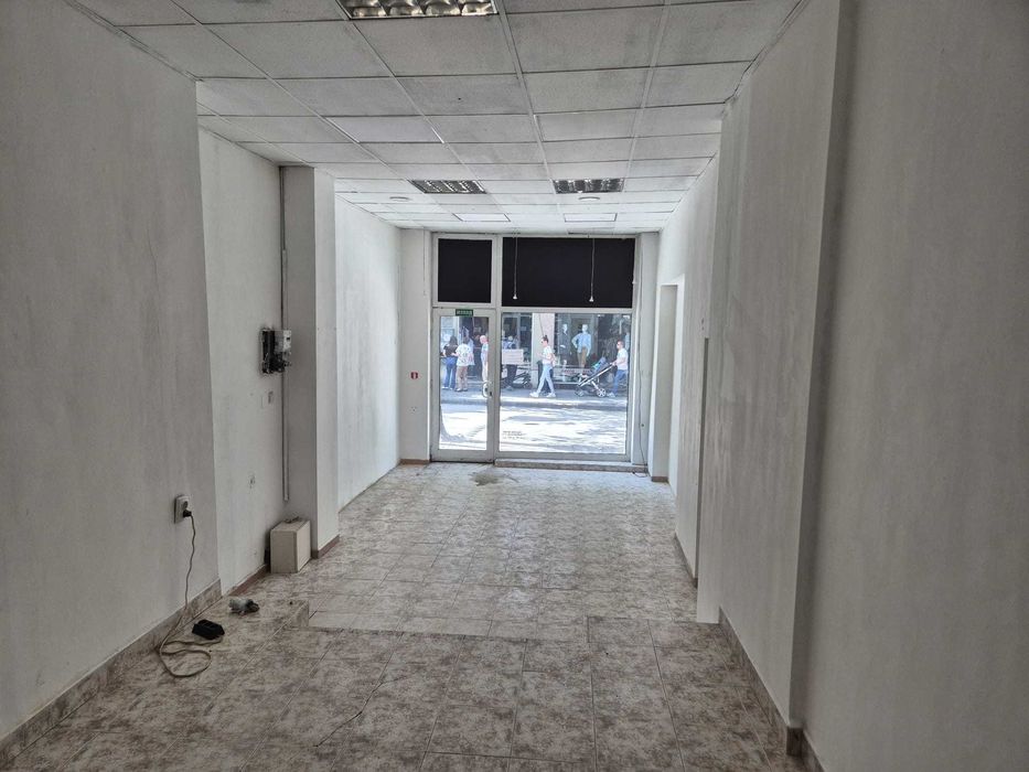 Давам помещение под наем подходящо за магазин или офис