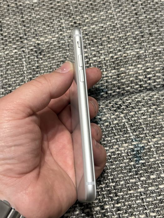 iPhone 8 – White impecabil 64 Gb baterie 94%