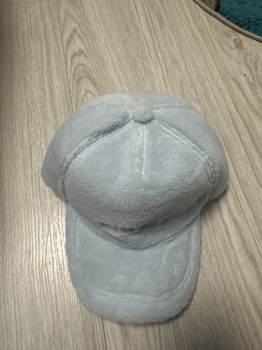 Sapca miu miu baby blue cu puf