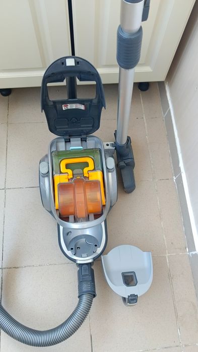 Пылесос LG kompressor 2000W