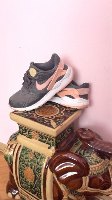 Маратонки Nike.