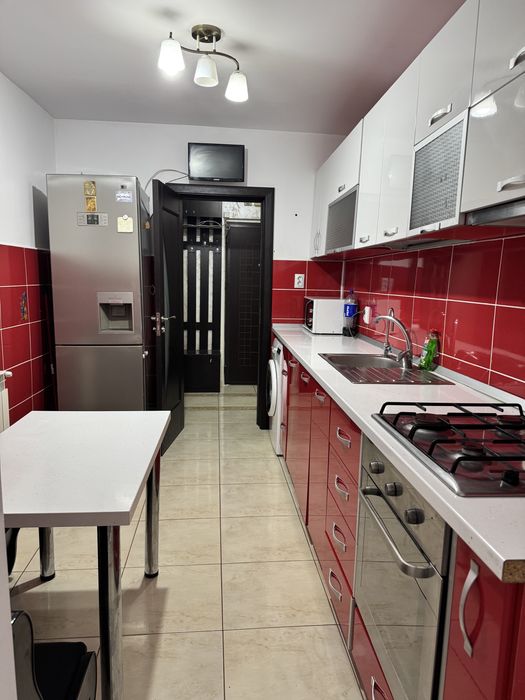 Inchiriez apartament