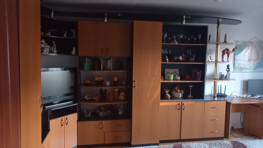 Mobilă living pe doi pereți