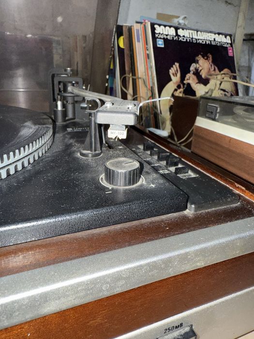 Виниловый проигрыватель Вега рабочий