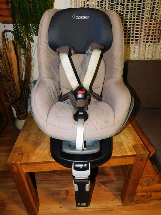 Scaun auto Maxi Cosi (9-18 kg) + Bază Isofix