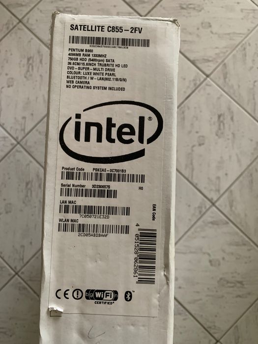 Лаптоп TOSHIBA 15 инча лаптоп INTEL