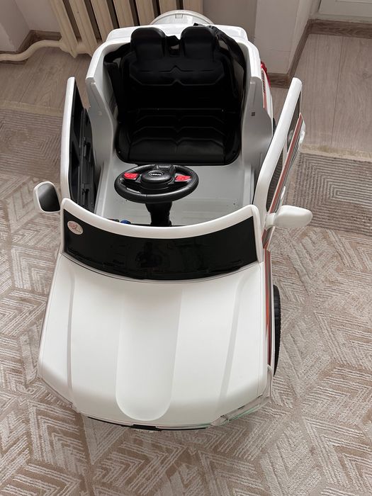 Игрушечная машина