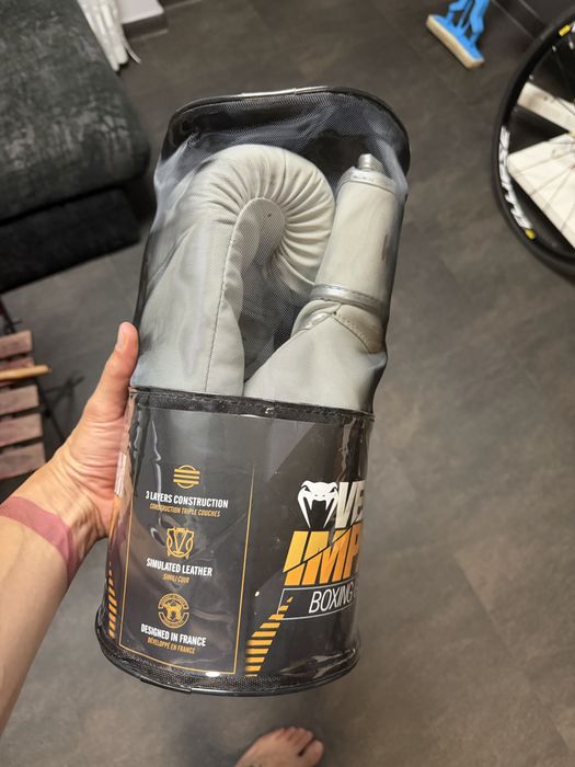Venum боксови ръкавици 12oz