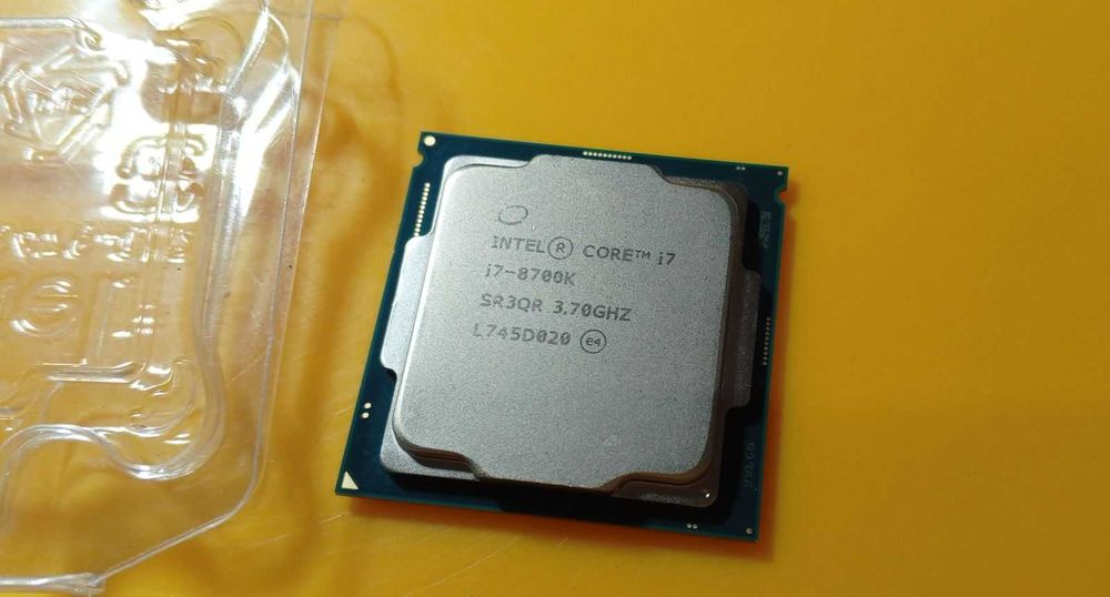 Core i7 8700／Wi-Fi 5／16G／SSD256G／HDD500G Intel Core i7-8700 3.2GHz Procesor 6 Nuclee Pentru Socket 1151