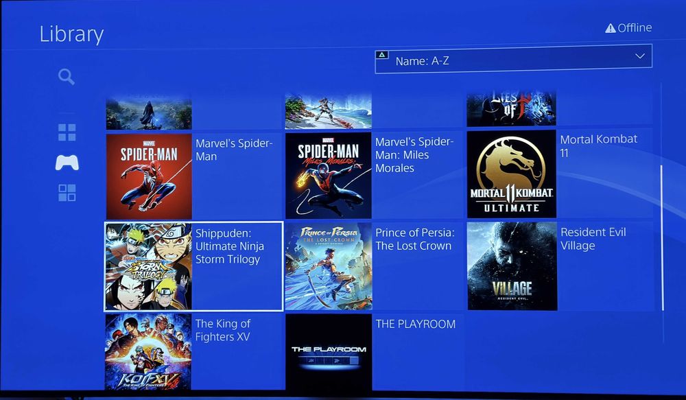 отличен PS 4 Pro, low firmware, 2 джойстика, подаръци FC 26+други игри