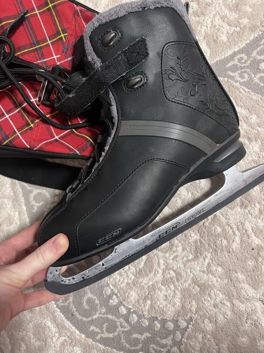 Коньки чёрные