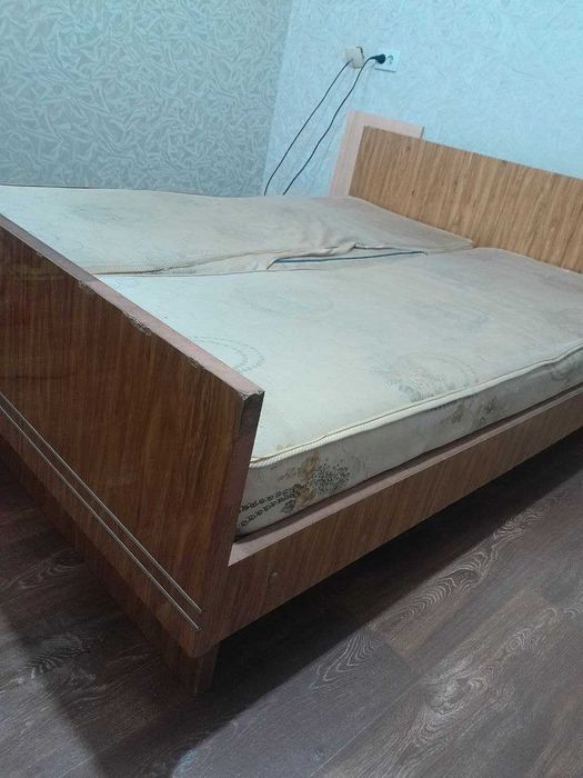 Продам спальную мебель  и стиральную машину полуавтомат SAMSUNG