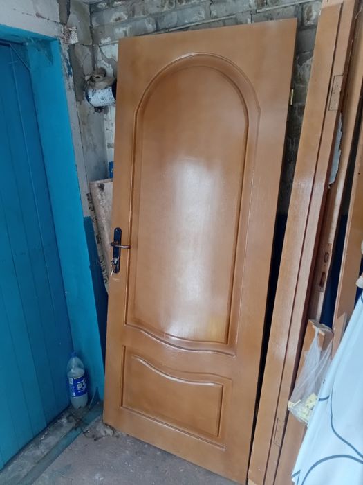 Дверь деревянная входная