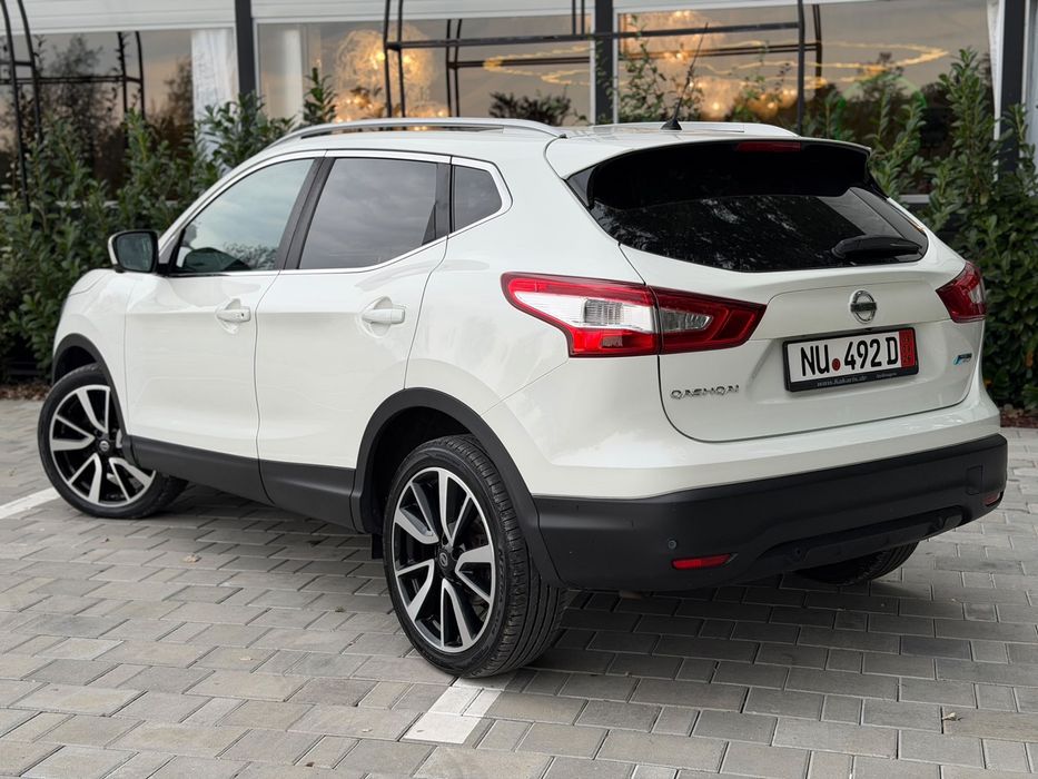 Nissan Qashqai |Tekna|Panoramic|Camera360|Euro6|Navi|Alcantara|Xenon