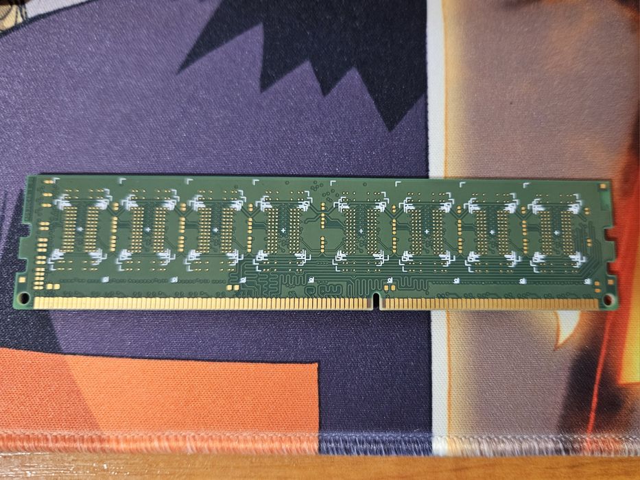 DDR 3 4gb на ADATA 1600MHZ