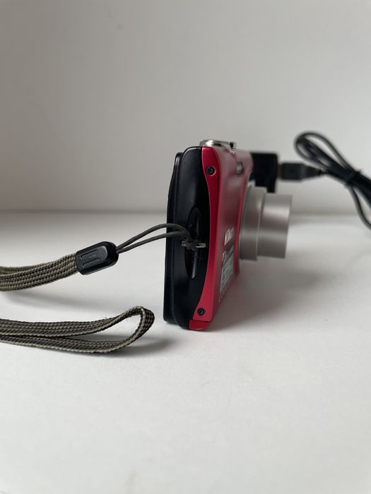 Aparat Foto Digital NIKON COOLPIX S2550 RED 12.0 MP, 8GB, Wide 4X Zoom, HD Movie, Digital Point and Shoot Camera
