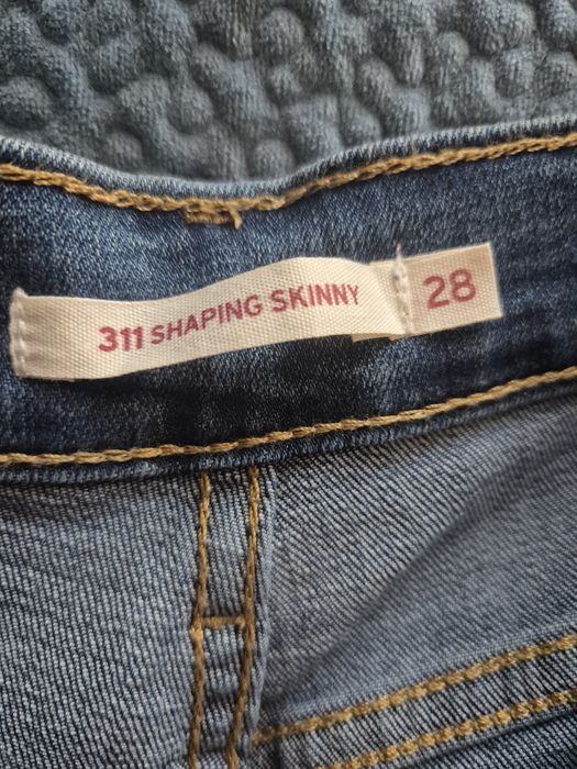 Levi's. 311 shaping skinny