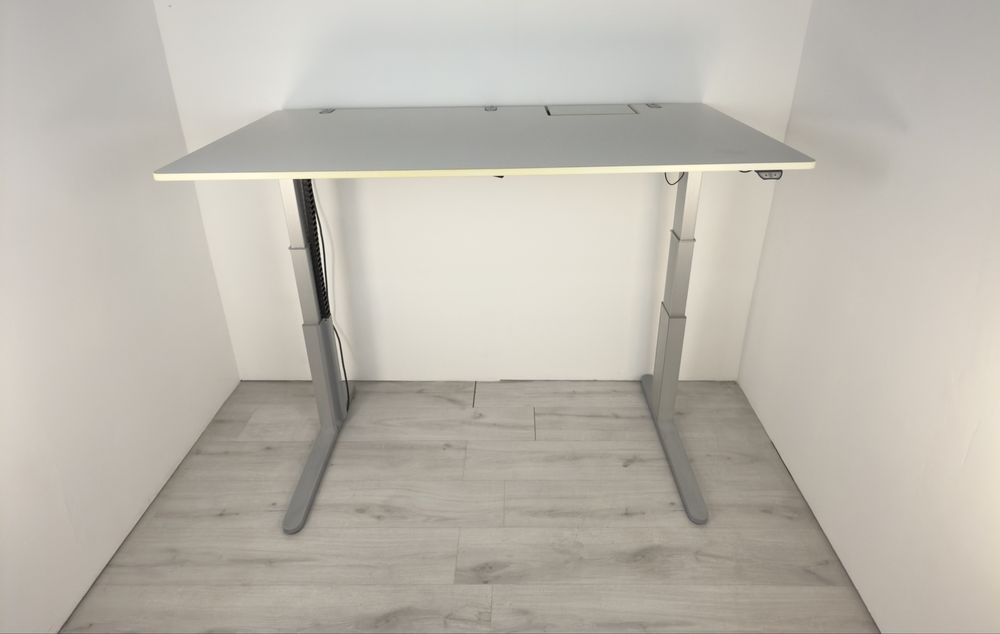 Бяло електрическо бюро с регулируема височина – VS обзавеждане