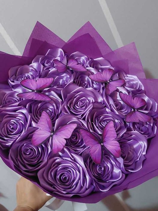 Светещ вечен букет от пеперуди и цветя.  имен ден свети валентин