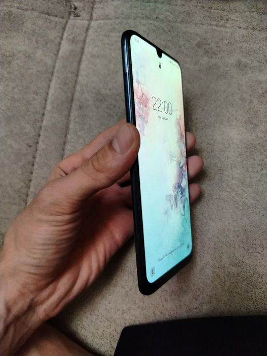 Samsung a50 sotiladi srochni aybi yuq zaryat 2 gun tutadi