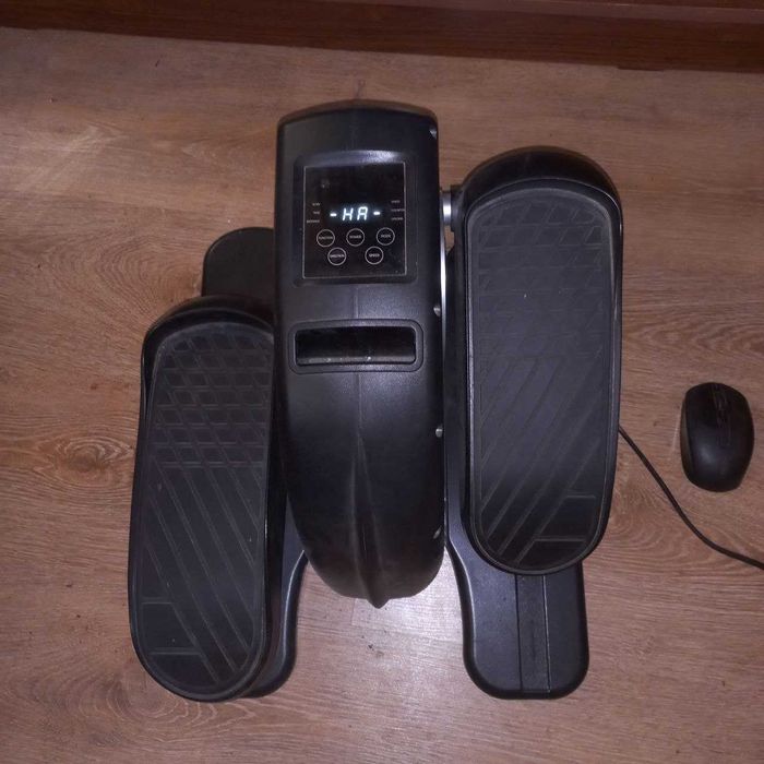 Тренажер эллиптический (степпер) для тренировки мышц и суставов ног