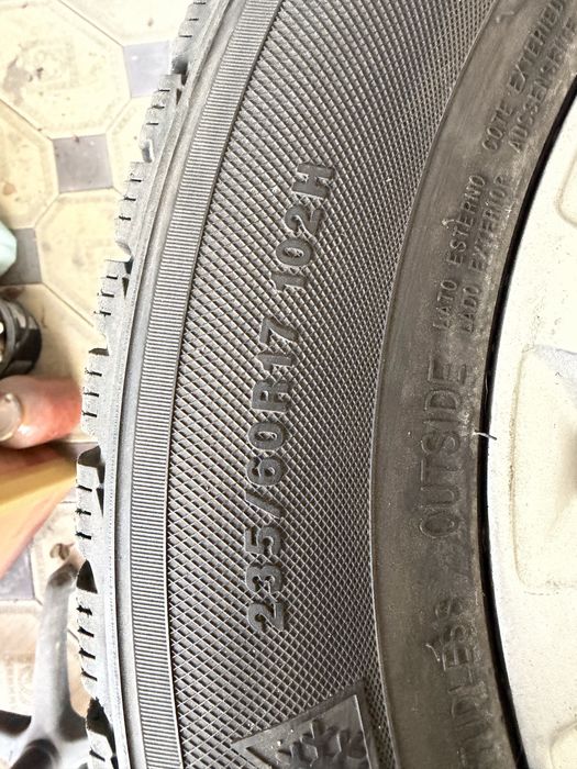 Продам резину с дисками KUMHO 235/60/17