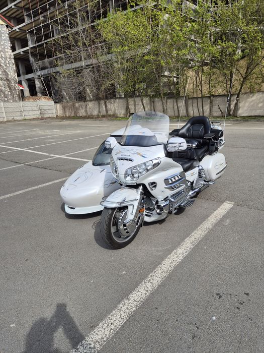 Vând / Inchiriez Honda Goldwing GL1800, an 2008, echipată cu ataș HANNIGAN.