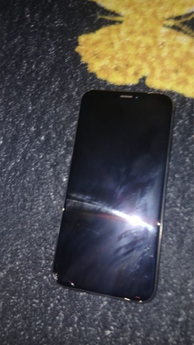 Vand iphone x 256gb 100% bat cu o mica crapatura in colt far in rest inpecabil ( sau schimb cu ceva mai bun )