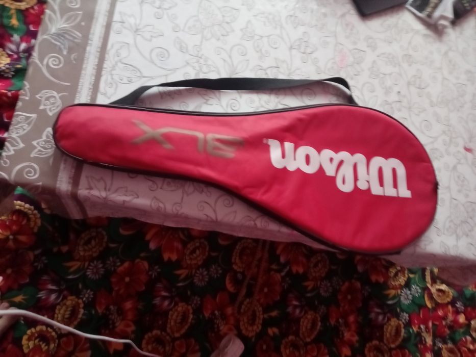 Катта теннис учун ракет.сотилади холати яхши кулай ва мустахкам  ишлан