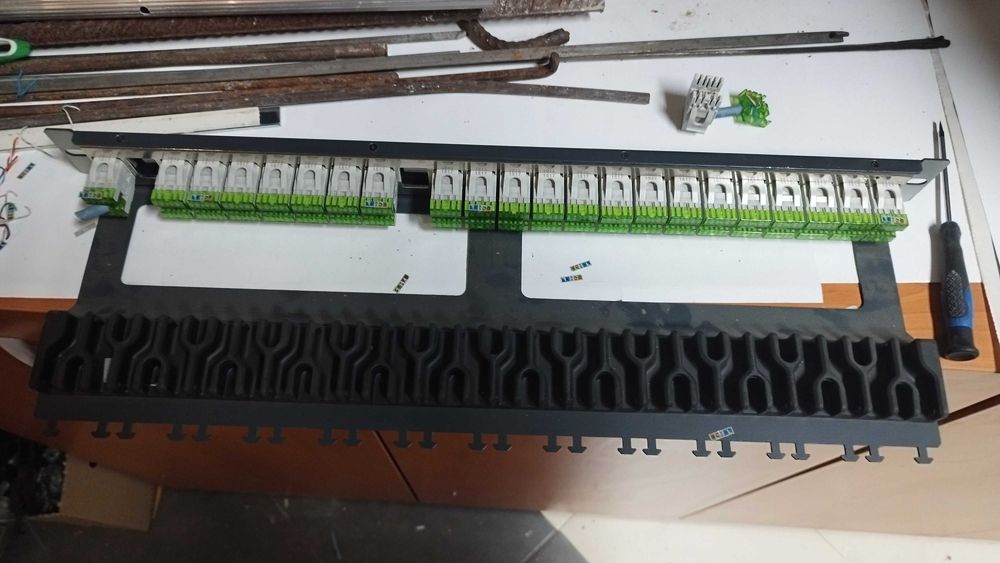 Пач панел 5е cat. - 24 порта за рак - сърварен шкаф 1U MMC