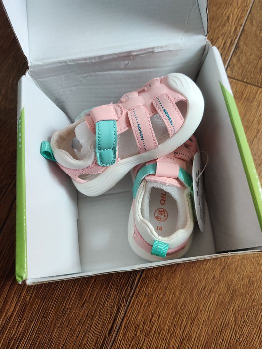 Сандалии для девочки