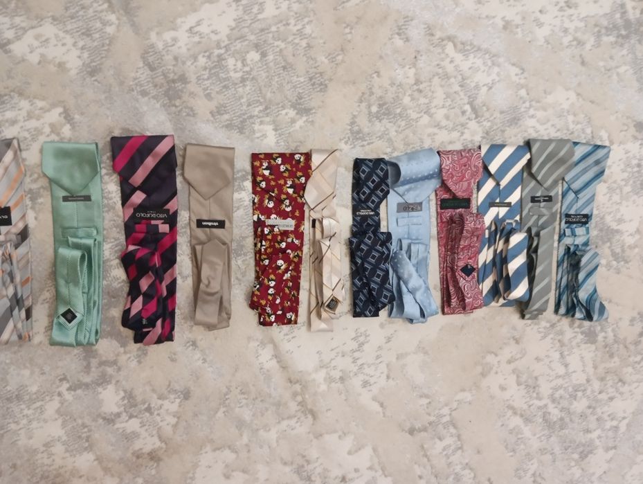 Продам галстуки хорошие бренд.