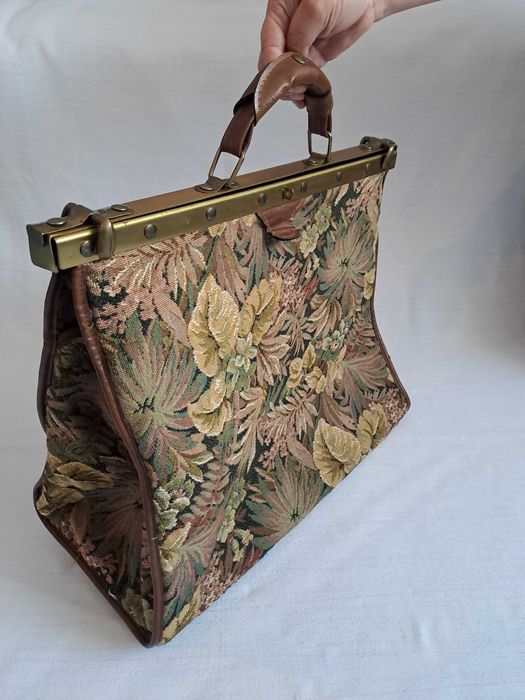 geanta tapiserie model doctor anii 1960 stil Mary Poppins 46 cm